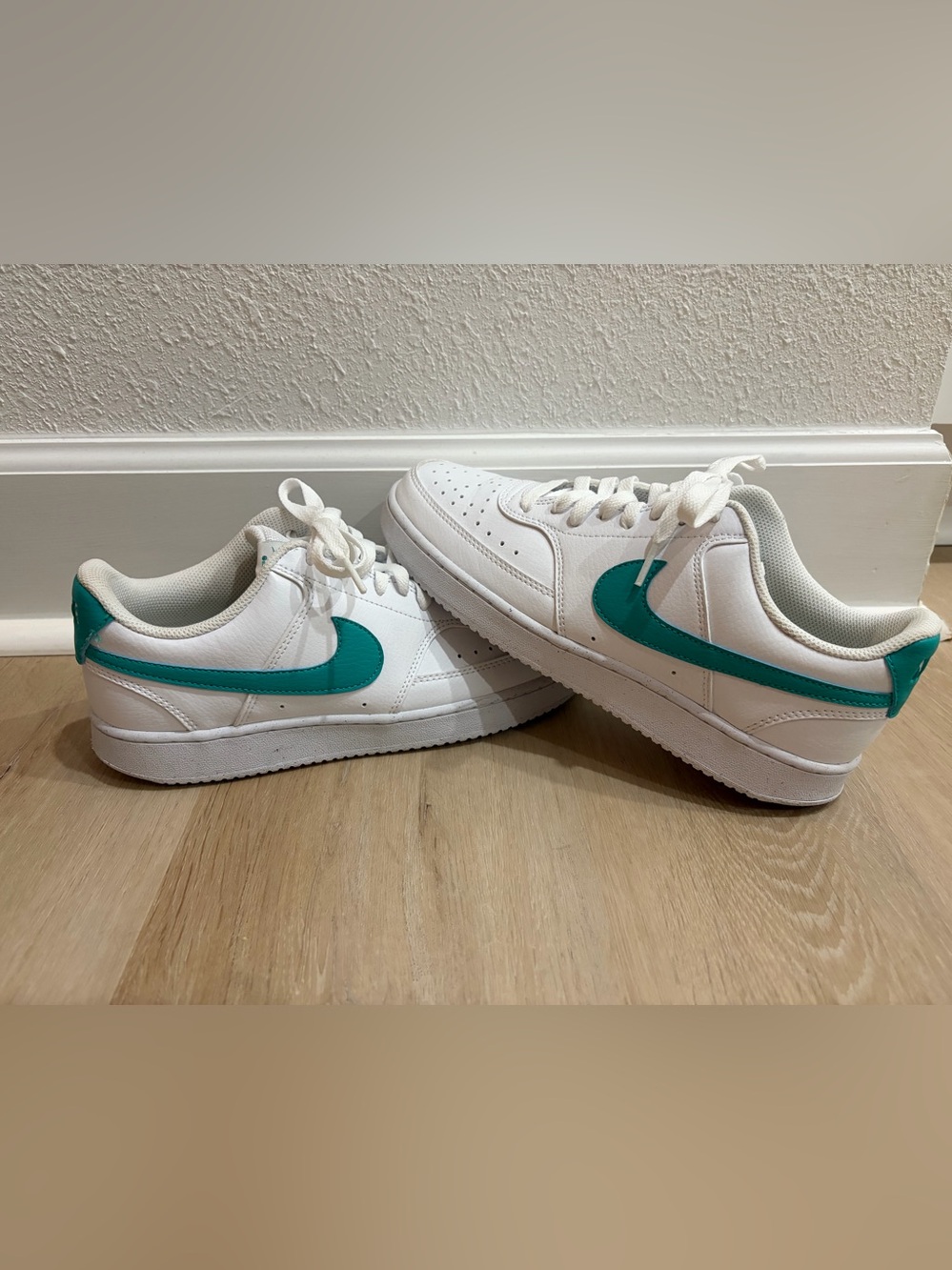 Nike Men’s Court Vision Low Sneakers in White/Clear Jade (Size 8) w/Original Box